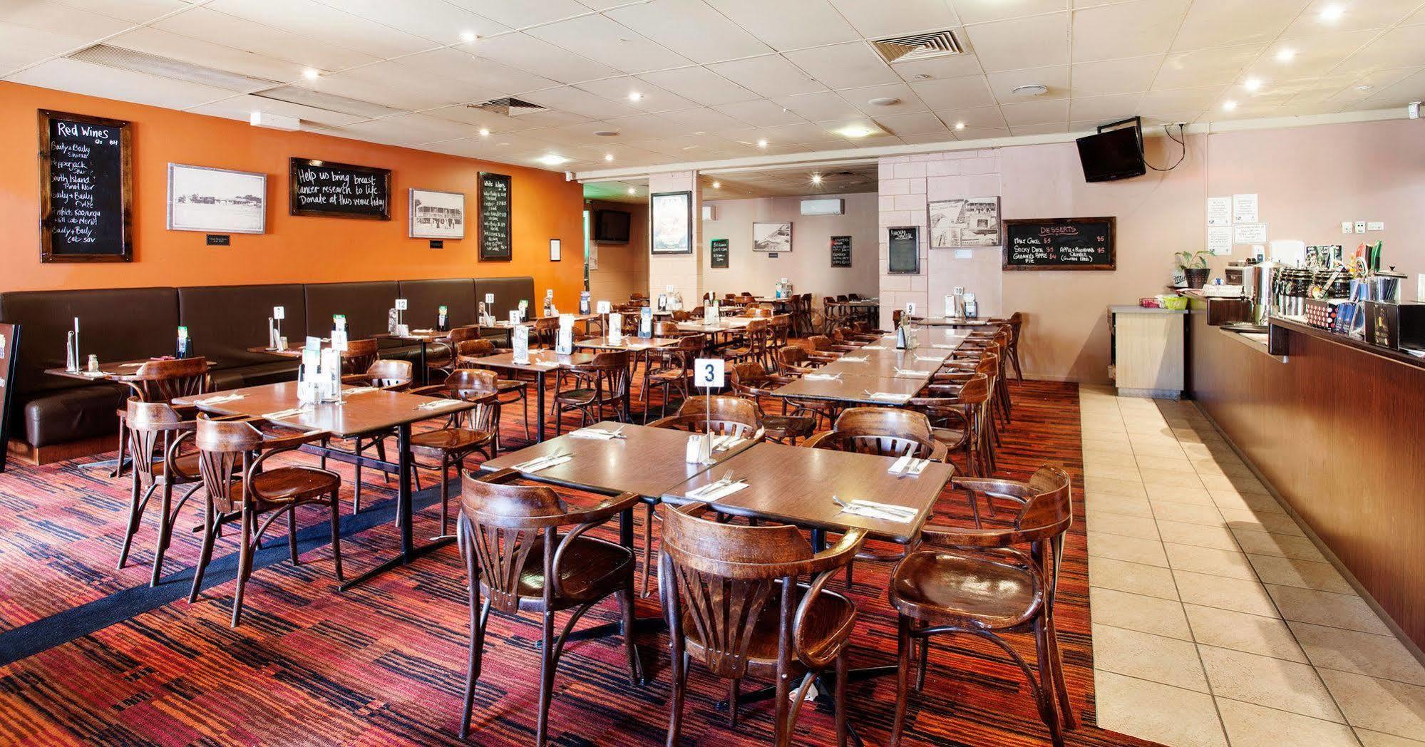 Upper Ross Hotel Townsville Buitenkant foto