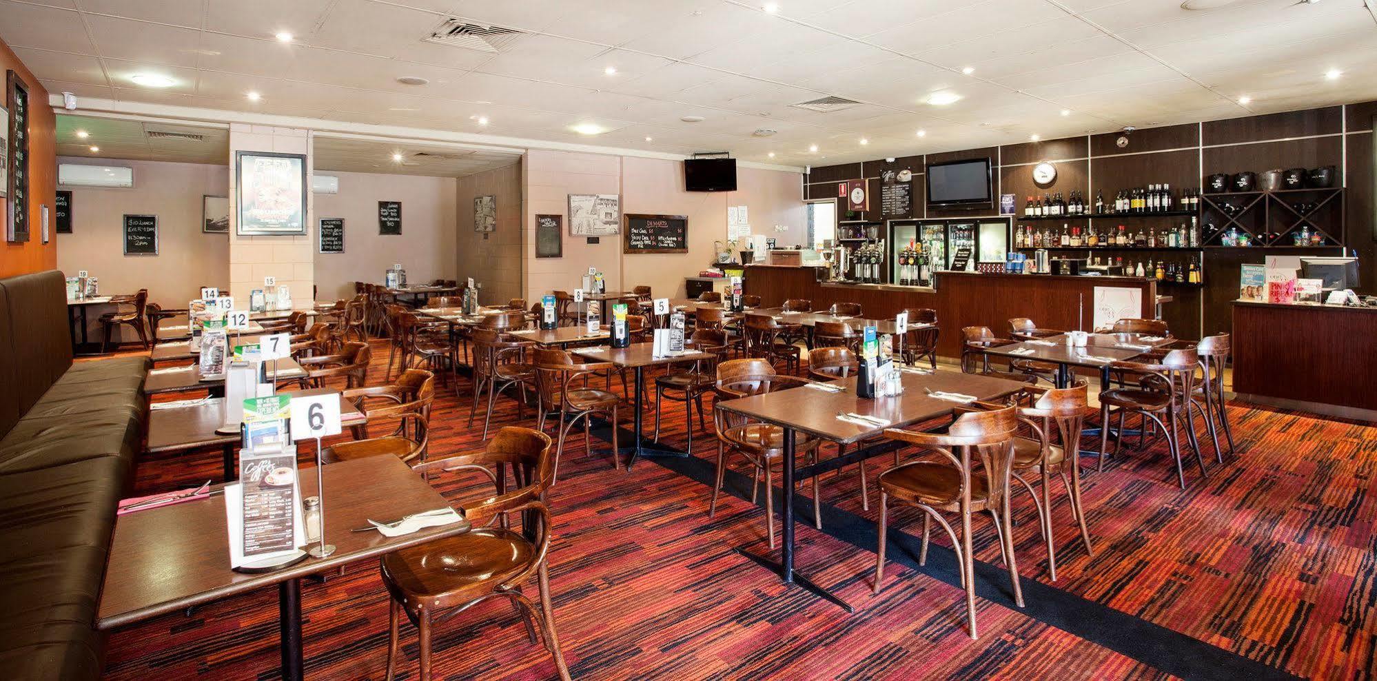 Upper Ross Hotel Townsville Buitenkant foto